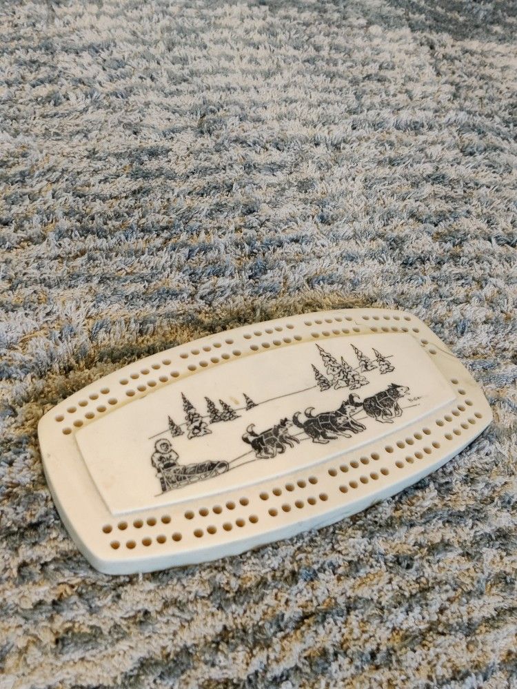 Vintage Pearlite Marble craft Cribbage Board Alaska Dog Sledding