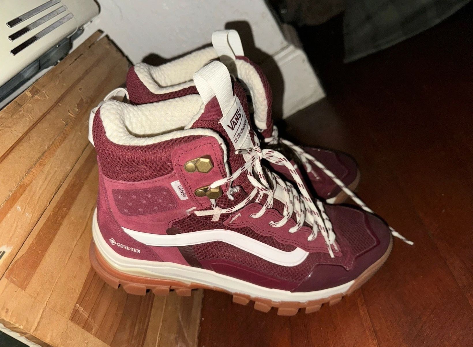 Brand New Men UltraRange EXO Hi GORE-TEX VANS Size 9 Thinsulate VN0A5JHX9AQ