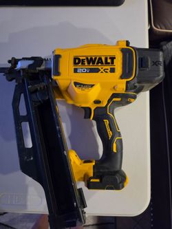 DeWalt 20V MAX XR 21° Cordless Framing Nailer – DCN920