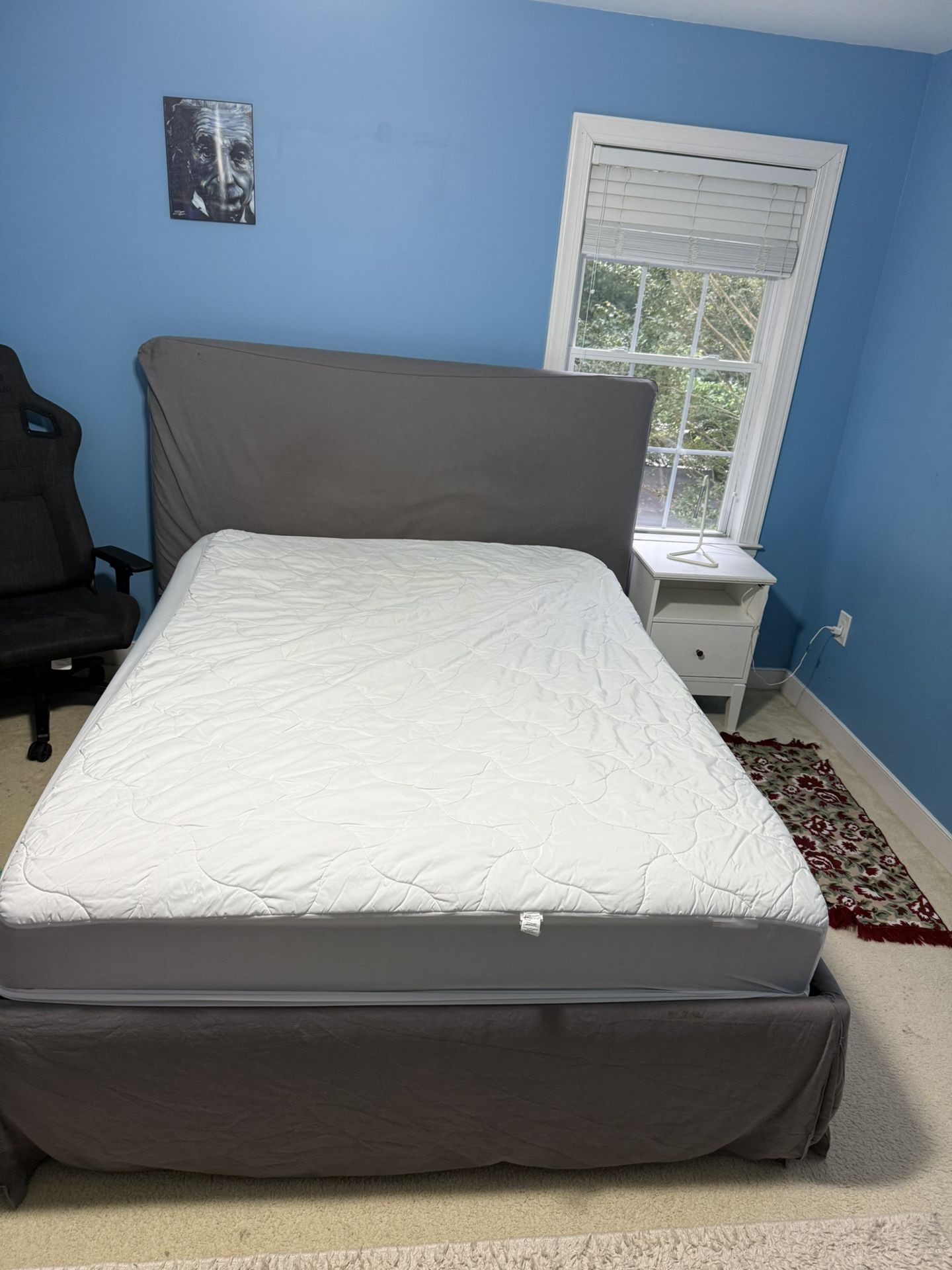 Queen Frame Bed With Mattress