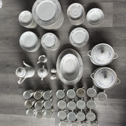 118 Fine Porcelain China Set