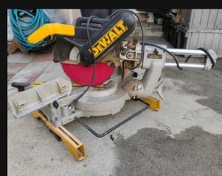 DeWalt Sliding Compound Miter Saw