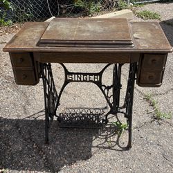 Singer Sewing Machine 