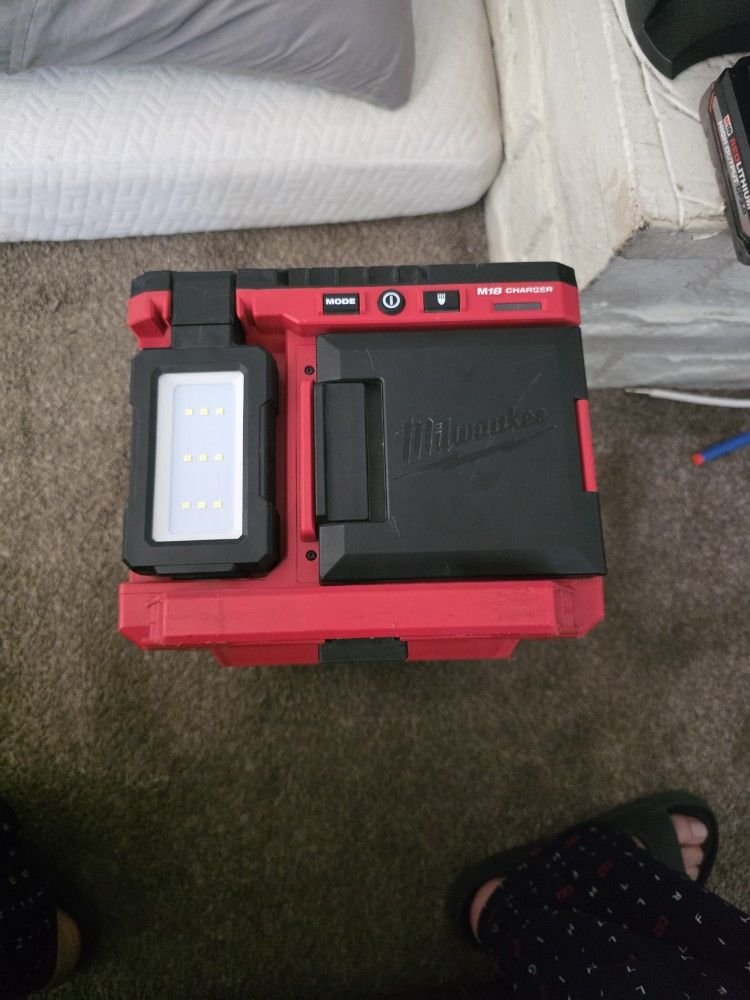MILWAUKEE Packout light