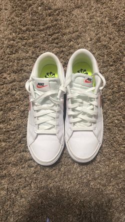 Women’s white/pink Nikes size 9.5 barely worn