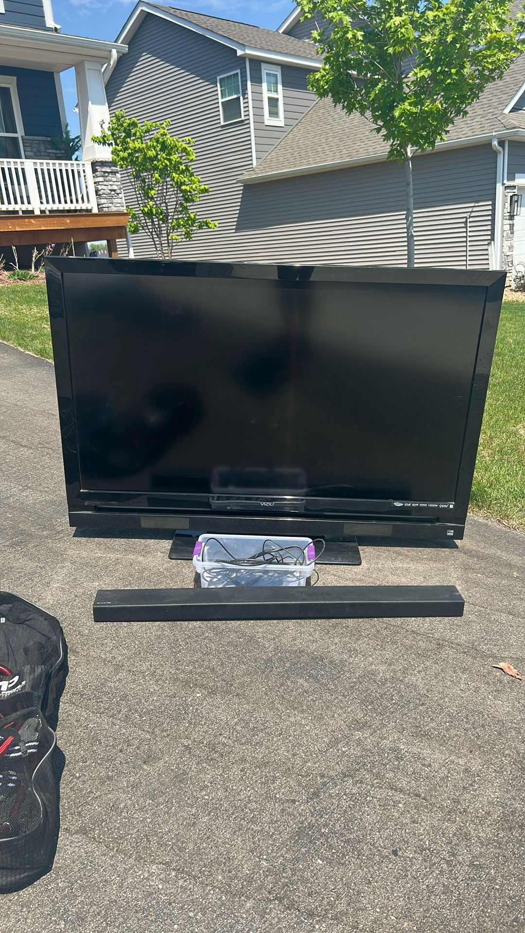 Tv and Sound Bar