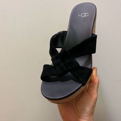 UGG Wedge Slide Sandal Size 5.5(Like New) (Pick up🛒 In Bellevue) *Check out my Other Posts 💕
