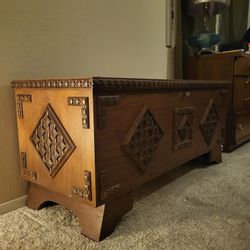 Lane Antique Cedar Chest (1940s)