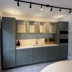 Luxury 12 ft German Kitchen Cabinets – Excellent Condition