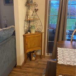 Corner Curio Cabinet. 