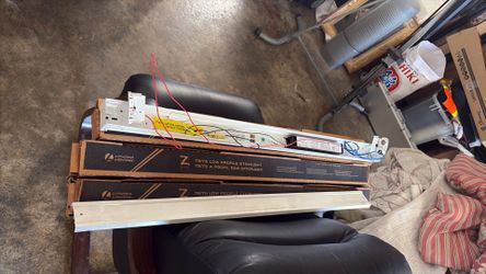 3ft t8 light strip fixture 3pieces 10$ each