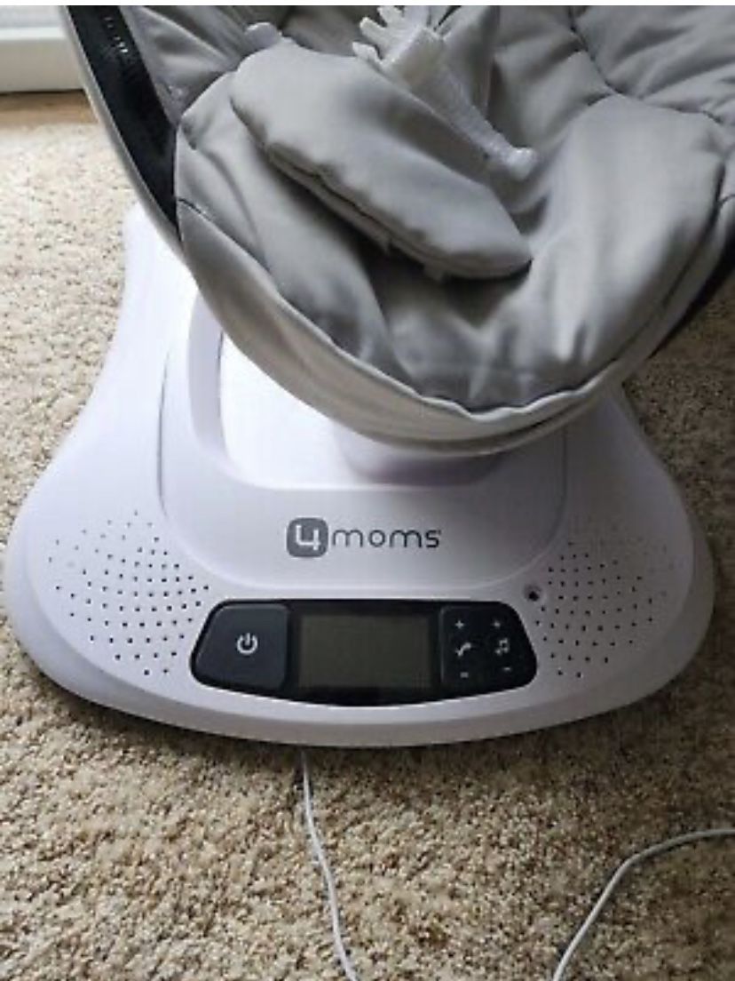 4moms MamaRoo Bluetooth Swing With White Noise Player 