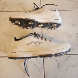 Skechers Men's GO GOLF Pro 6 golf shoes in an off-white color featuring the Arch Fit insole system