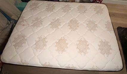 Queen pillow top mattress - comes w box spring and frame