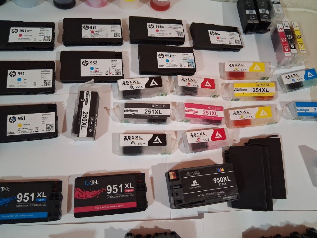 Emphy cartridges  and Bottles Of Inks.  Good For Refill. . Hp, Canon, Epson $ 15