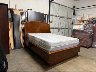 Queen bed $260