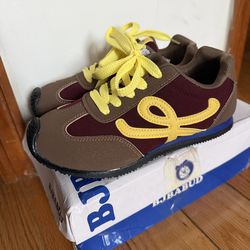 Kids Shoes Size 2.5