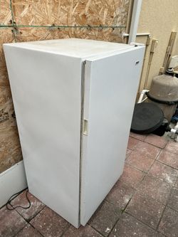 Frigidaire Refrigerator!!!!!