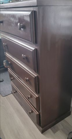 Brown 5 drawer dresser real solid wood good condition