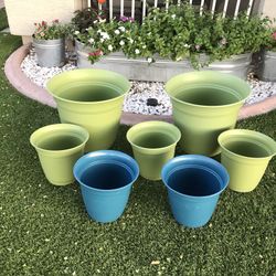 New Flower Pots 2 20”tall & 5 10” tall 