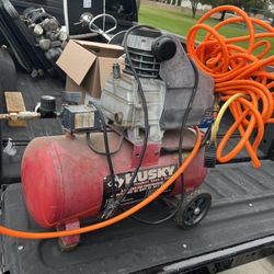 husky 8 gallon air compressor With Hose 