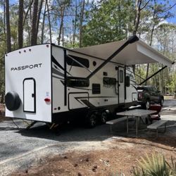 2022 Keystone Passport SL 221BH With 400i Solar Package w/ Slide Out 