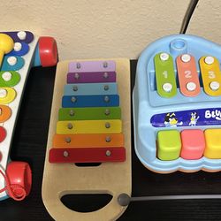 Fisher price , Bluey Xylophone toys. Read Description