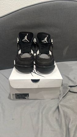 Jordan retro 4 white thunder
