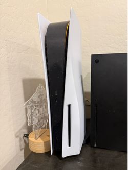 Base PS5 with disc / 2 controllers