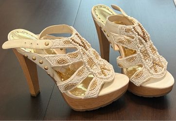 BCBG VINTAGE BEADED HIGH HEEL. SIZE 6. Negotiable
