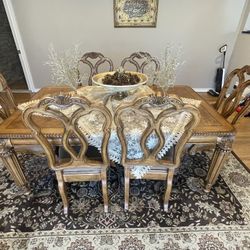 Luxurious Dining Table - 6 Chairs 