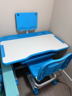 Kid's desk (adjustable) with chair