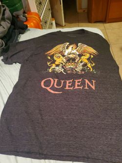 QUEEN, XL SIZE  T SHIRT  UNISEX  ON GREAT  SHAPE  I ASK  $25.00 CASH