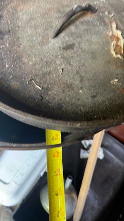 16 Inch Dutch Oven/Cast Iron