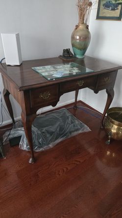 Vanity  desk  with chair