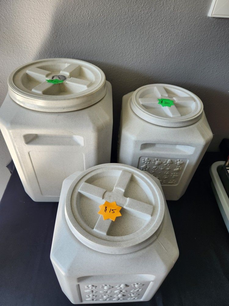 Pet Food Container