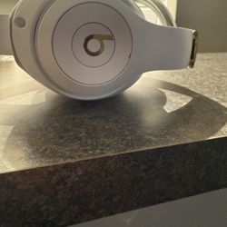 All White Beats Studio 3