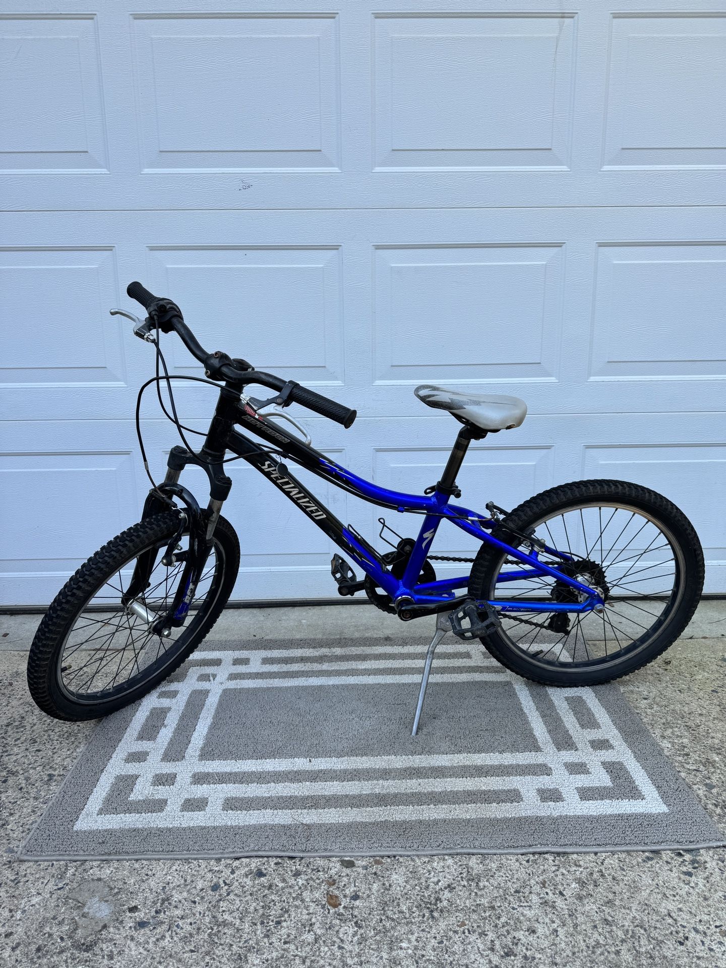 20" Specialized - A renowned international brand of high-end children's 6-speed mountain bike