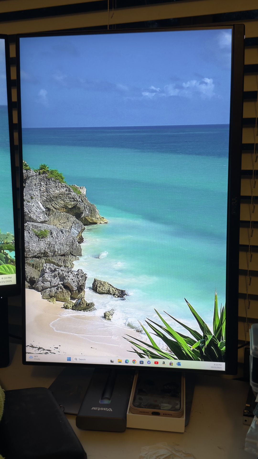 Dell MonitorUltrasharp U2415 24 Inch FHD 1080p Screen LED Monitor, Black - Like New