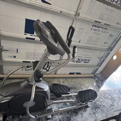 Spirit Fitness XE295 Elliptical