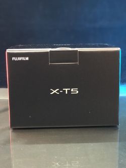 FUJIFILM X-T5 Mirrorless Camera
