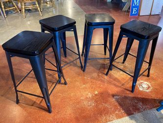 Swiveling Black Barstool Quartet (Set of 4)