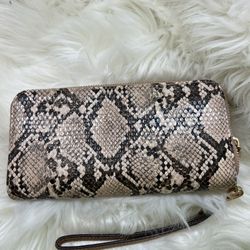 Wristlet Wallet With 2 Sided Zipper 