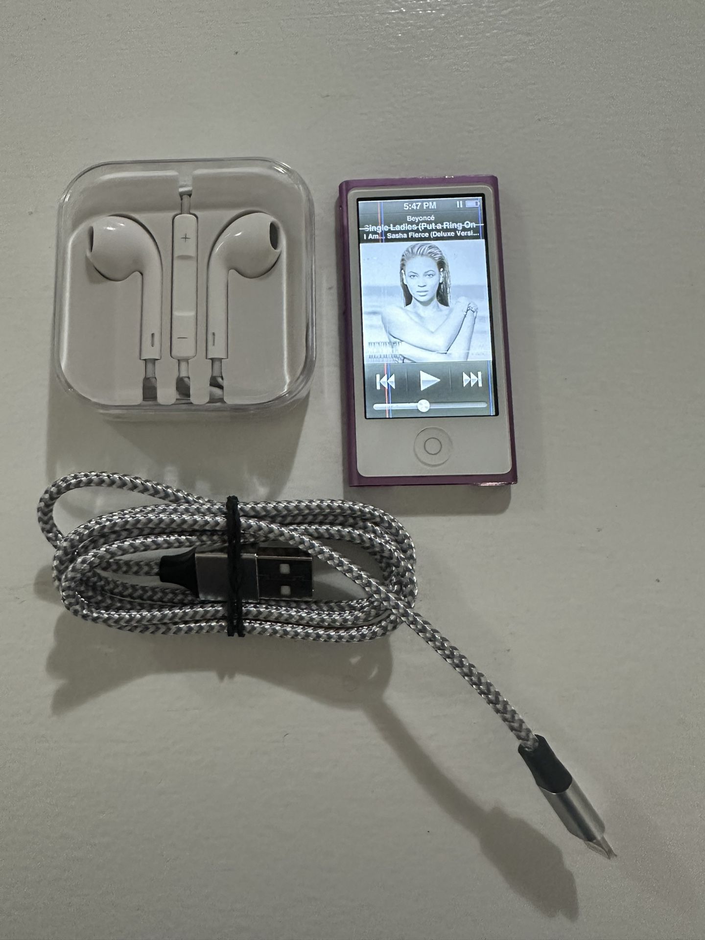 Apple iPod Nano 7th Generation 16gb Violet Missing Pixels
