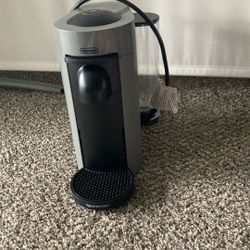 DeLonghi Nespresso VertuoPlus Machine