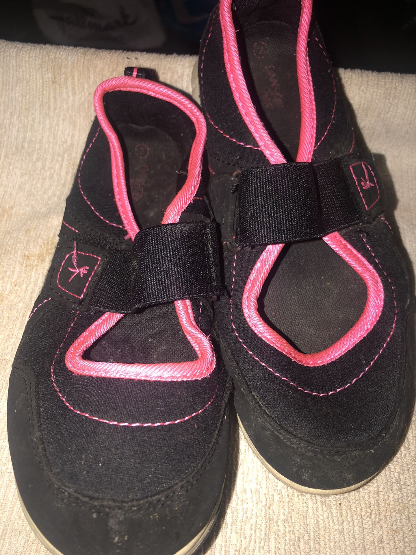 DANSKIN Sports Shoes Ladies. Size 5 1/2M