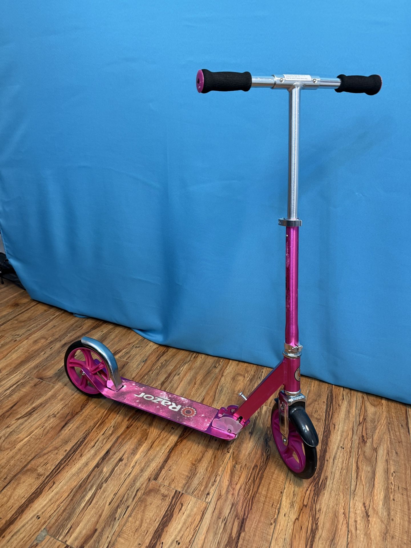 Razor A5 Lux Kick Scooter for Kids Ages 8+ - 8" Urethane Wheels, Anodized Finish Featuring Bold Colors and Graphics, for Riders up to 220 lbs
