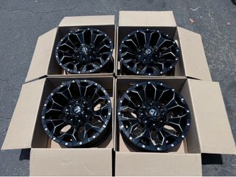 (4) 18” Fuel Assault Wheels - D576