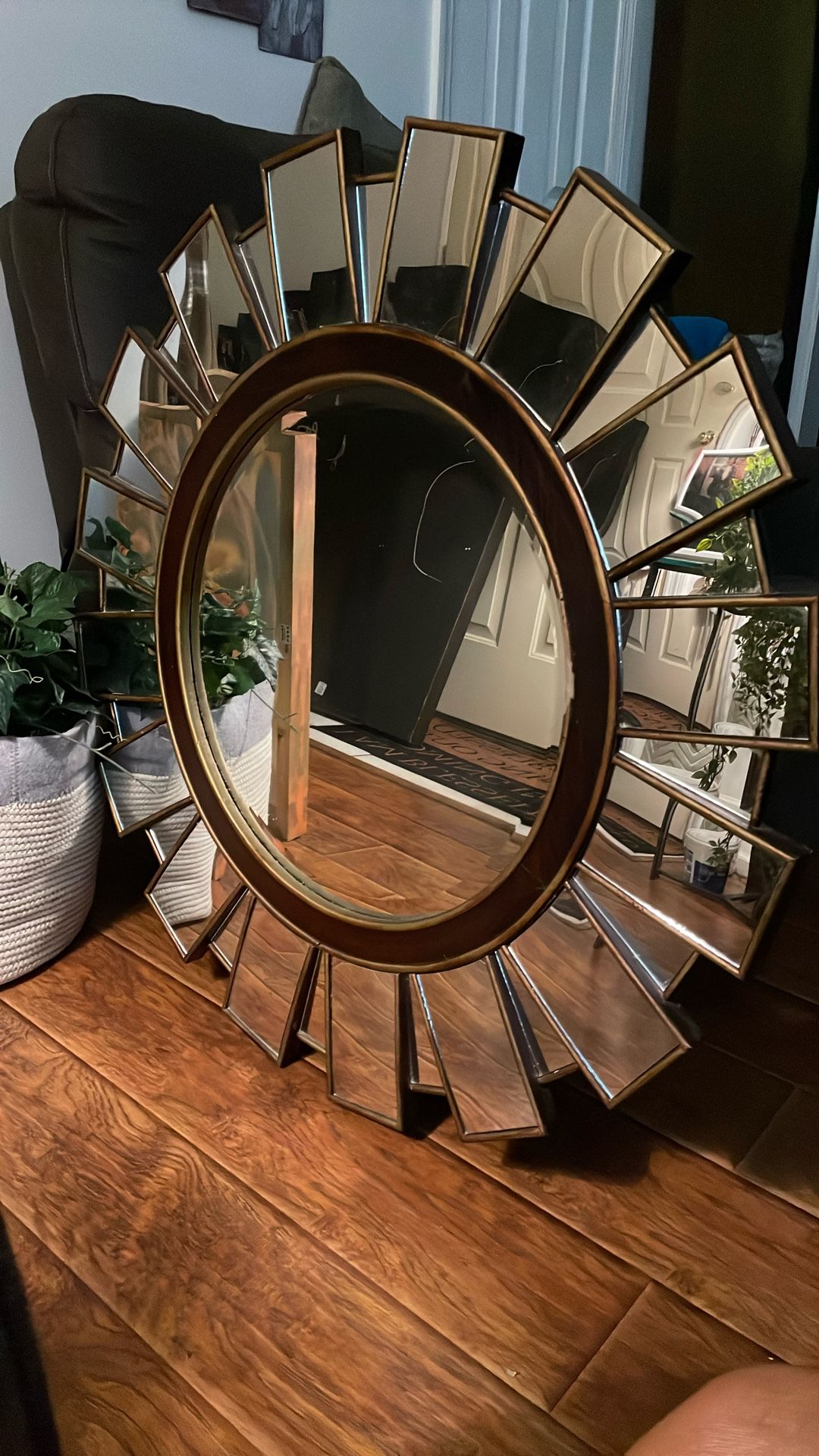 Unique Mirror 