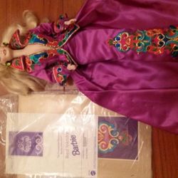 Royal splendor porcelain collector Barbie